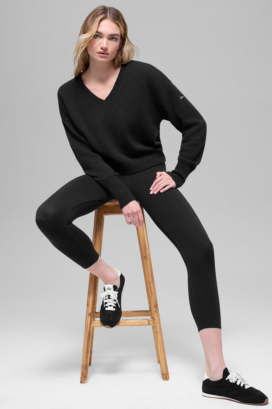 Wool Cashmere Cropped New Class V-Neck Sweater - Black